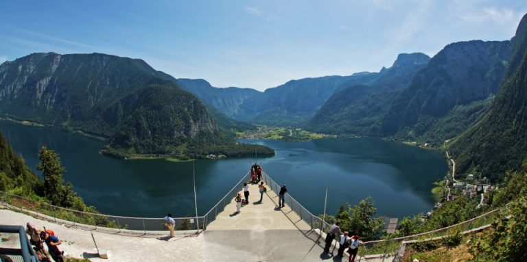 From Vienna: Hallstatt and Alpine Peaks with Skywalk Lift