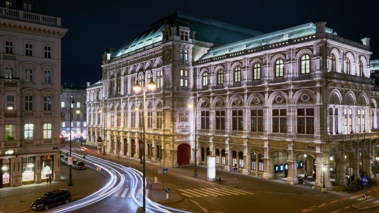 Vienna: Big Bus City Highlights Night Tour