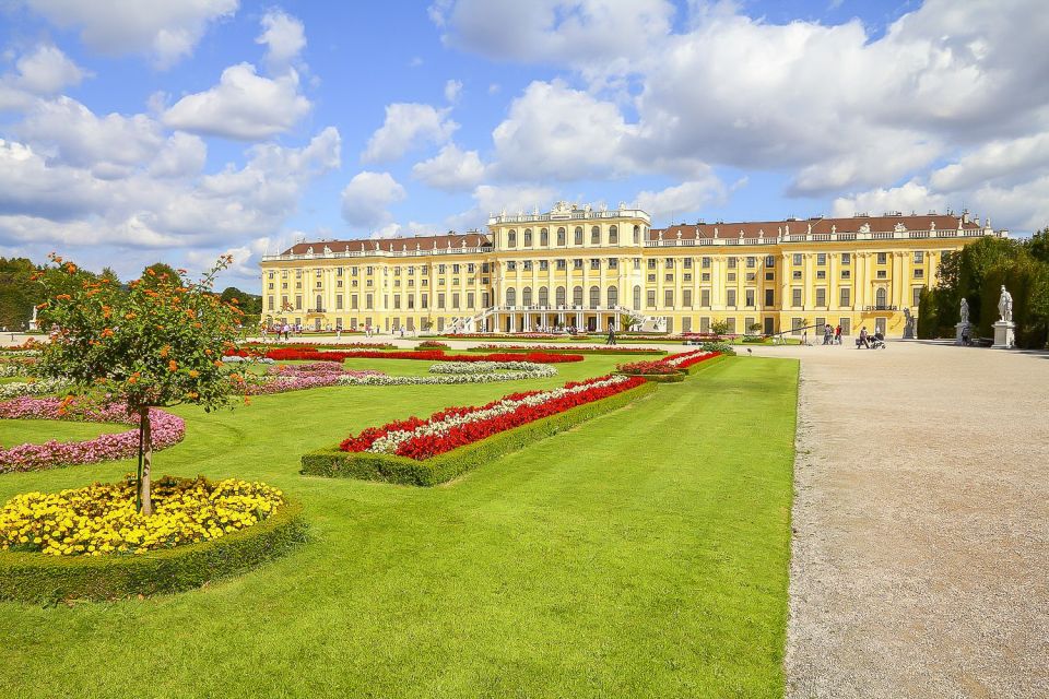 Vienna: Big Bus City Highlights Night Tour