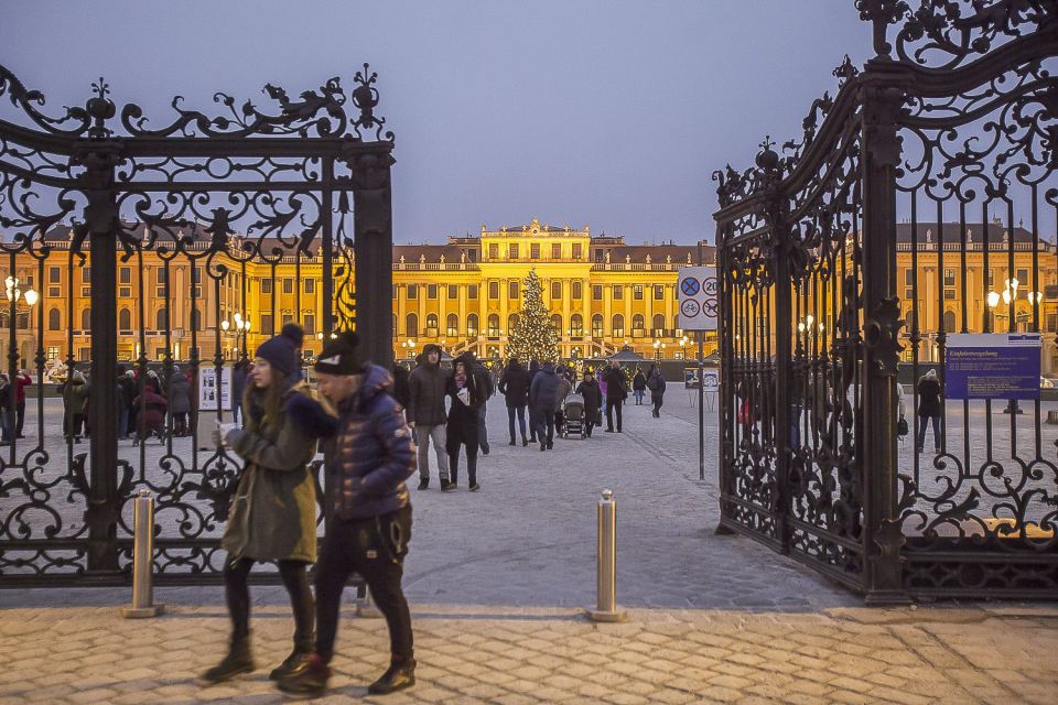 Vienna: Schönbrunn Palace Virtual Reality Experience