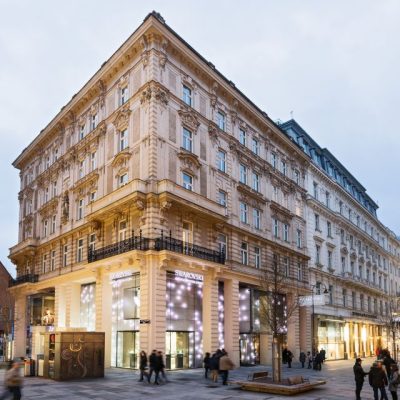 Vienna: Swarovski House Tour with Champagne & Gift